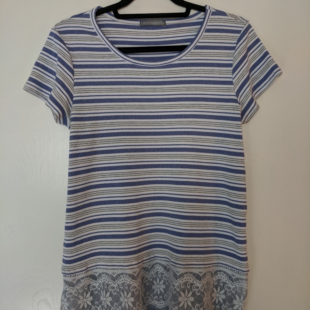 Darling T-shirt with lace detail